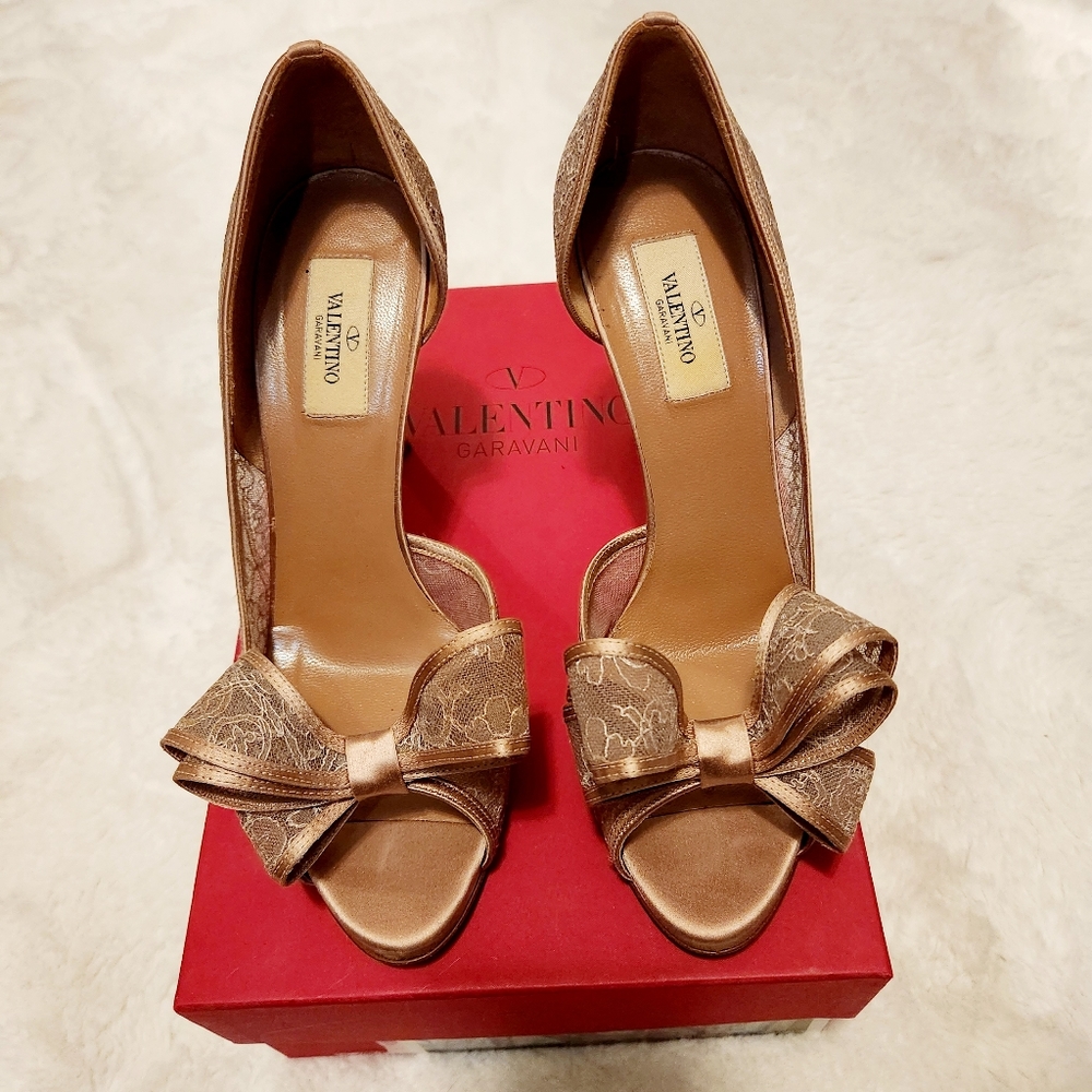 Valentino Garavani Pink Satin Lace Bow Pumps With Box, Dust Bag, Card, Size 39.5